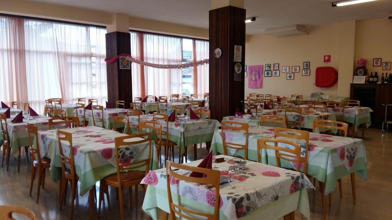 Hotel Alfa Anche In All Inclusive 리미니 외부 사진